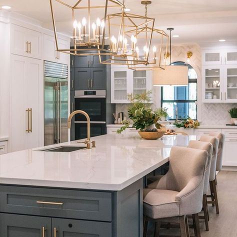 Shop this Instagram from @hartyinteriors Msi Calacatta Arno, Calacatta Arno Quartz, Kitchen Jokes, Travertine Sinks, Travertine Pool Coping, Coffee Table Kitchen, Bathtub Remodel, Travertine Floors, Gold Kitchen