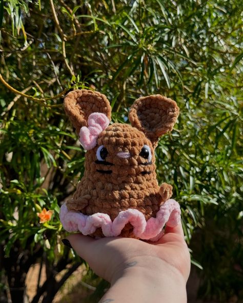 precious little ballerina 🩰 🐭 pattern: @fluffbaellchen . . . . . 🏷️ #crochet #crochetplushie #crochetartist #amigurumi #crochetinspo #cute #handmade #crochetaddict #crochetstuffedanimals #crochetlove #crochetersofinstagram #freepatterncrochet #freepatternamigurumi #ballet #ballerina #mouse #crochetmouse Crochet Ballet, Crochet Easy, Crochet Mouse, Beginner Crochet Projects, Little Ballerina, Beginner Crochet, Crochet For Beginners, Crochet Animals, Easy Crochet