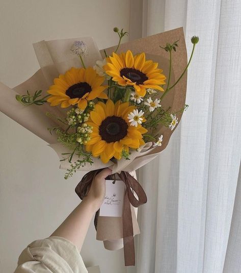 Small Yellow Flowers, Flower Bouquet Diy, Boquette Flowers, Sunflower Bouquets, Flowers Bouquet Gift, Flower Therapy, Small Bouquet, Beautiful Bouquet Of Flowers, Luxury Flowers