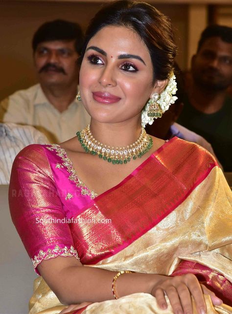 Samyuktha Menon in a kanchipuram saree at "Sir" movie success meet! – South India Fashion Samyuktha Menon, Delicate Jewelry Necklace, Samantha In Saree, Pink Combination, Her Movie, New Saree Designs, Latest Designer Sarees, Polki Necklace, Kanchipuram Saree