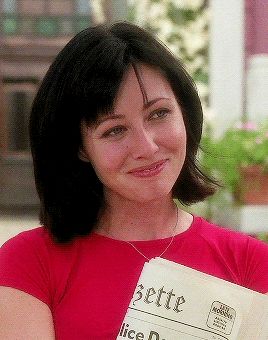 Shannen Doherty Charmed, Shannen Doherty, Shoulder Length Hair Cuts, Shoulder Length Hair, Shoulder Length, Hair Cuts, T Shirts For Women, Hair, Women's Top