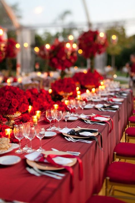 Gold Wedding Reception Tables, Rehearsal Dinner Etiquette, Dinner Etiquette, Wedding Guest Etiquette, Simple Table Decorations, Wedding Guest Table, Simple Table Settings, Red Wedding Theme, Wedding Etiquette