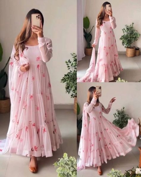 Simple Frock Design, Long Gown Design, Simple Frocks, Anarkali Dress Pattern, Simple Kurta Designs, Long Dress Design, Indian Dresses Traditional, Fancy Dresses Long, Designer Dresses Casual