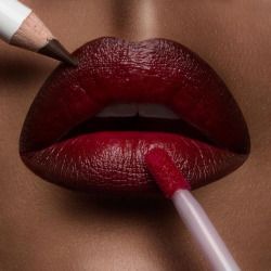 Red Ombre Lips, Dark Red Ombre, Lipstick Dark Red, Lipstick For Dark Skin, Dark Red Lips, Everyday Makeup Tutorials, Ombre Lips, Makeup Gift, Kiss Makeup