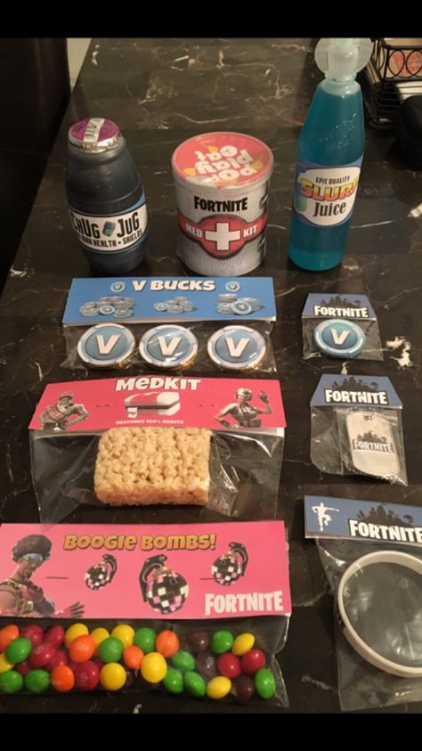 Fortnite Goodie Bags Ideas, Fortnite Party Favors Ideas, Fortnite Goodie Bags, Fortnite Goody Bag Ideas, Fortnite Theme Party, Fortnight Birthday, Fortnight Party, Goody Bag Ideas, Fortnite Birthday Party Ideas