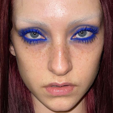 All Blue Makeup, Makeup For Blue Hair, Cool Eye Makeup Looks, Blue Face Makeup, Blue Eye Makeup Looks, Blue Eye Pencil, Blue Hair Makeup, Makeup Looks Blue, Blue Eyes Makeup