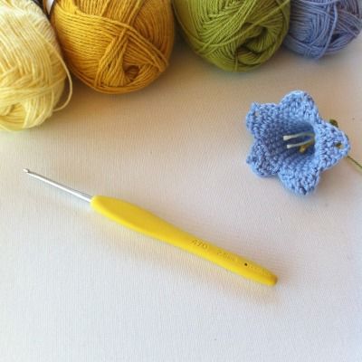 Blue Bells – IN THE YARN GARDEN Flower Crochet Patterns, Knitted Flower Pattern, Crochet Flower Pattern, Flower Boquet, Crochet Garden, Basketweave Stitch, Crochet Case, Crochet Flowers Free Pattern, Crochet Bouquet