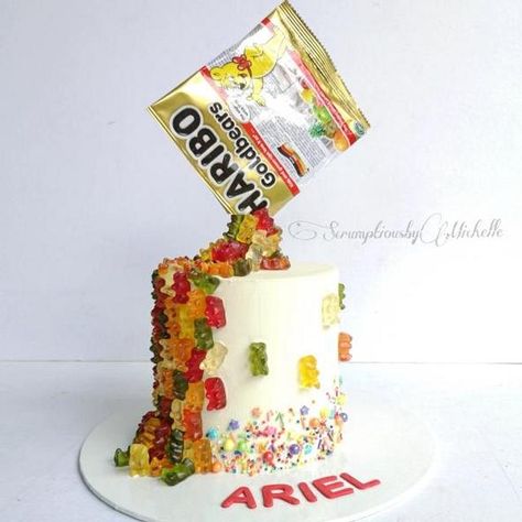 For the birthday girl who wanted a cake with lots of gummy bears. I created this simple gravity defying cake with the Haribo Goldbears packet suspended above the tumbling gummy bears Gummy Party Ideas, Gummy Cake Birthdays, Gummy Bear Cake Birthdays, Gummy Bear Cake Ideas, Gummy Birthday Party Ideas, Haribo Cake, Gummy Bear Birthday Party Ideas, Gummy Bear Party Decorations, Gummy Bear Cake