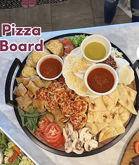 Meatball Board, Pizza Board Ideas, Pizza Charcuterie Board Ideas, Pizza Charcuterie Board, Work Appreciation, Party Boards, Summer Appetizers, Birthday 13, Summer Appetizers Easy