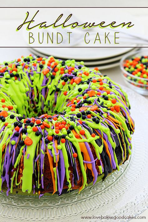 "Oooh" and "aah" your guests with this impressive Halloween Bundt Cake! It is so colorful and it's easy to make. Halloween Bundt Cake, Cake Pinterest, Halloween Cakes Easy, Halloween Cake Recipes, Pasteles Halloween, Trending Food, Halloween Cake Decorating, Fun Halloween Treats, Fresh Meals