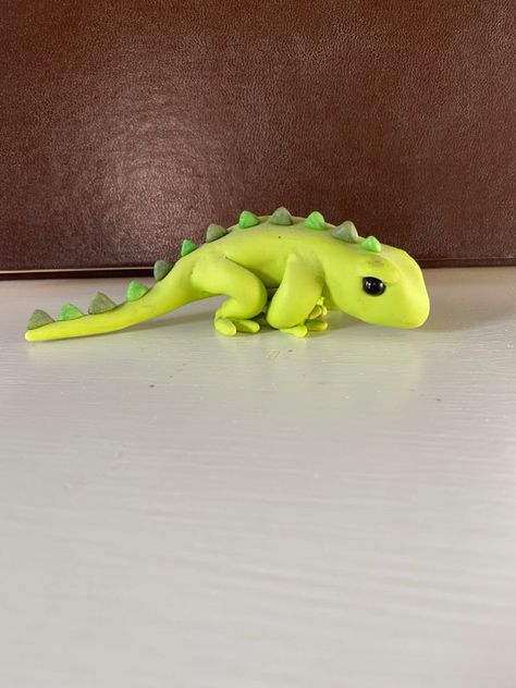 Polymer Clay Reptiles, Clay Reptiles, Polymer Fish, Clay Challenge, Green Iguana, Polymer Clay Animals, Clay Animals, Komodo, Polymer Clay Creations