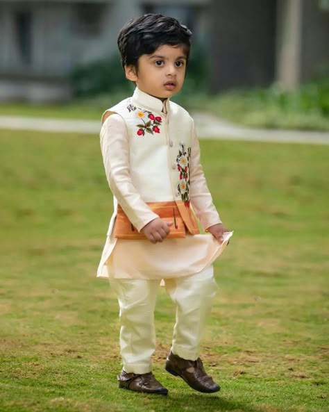 Paithani Mens Wear, Paithani Outfit For Men, Paithani Mens Kurta, Dothi Function For Boys, Traditional Dress For Kids Boys, Traditional Dress For Boy, Kurta For Kids, Kids Fashion Boy Outfits, Baby Boy Indian Ethnic Wear