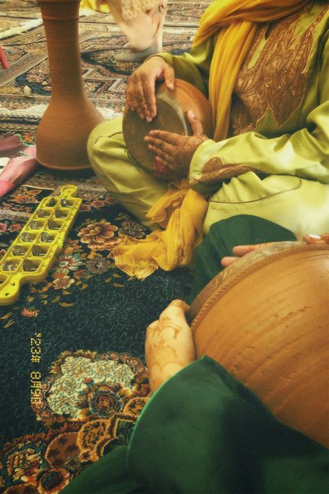 Kashmiri Wazwan Snapchat, Kashmiri Wedding Snaps, Kashmiri Girls Snaps, Kashmir Bride, Kashmiri Aesthetic, Kashmir Wedding, Kashmiri Wedding, Kashmir Aesthetic, Wedding Core