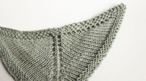 How To Knit Winged Triangle Shawls - knitting.today Shawl Scarf Pattern, Knit Triangle, Shawl Design, Design Triangle, Wrap Clothing, Creative Knitting, Triangle Shawl, Knit Shrug, Cable Knitting