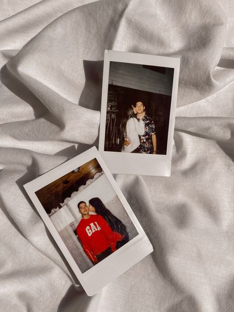 Polaroid Pictures Instagram Story, Polaroid Photography Aesthetic, Polaroid Captions Instagram, Photo Template Aesthetic Instagram, Polaroid Instagram Post, Polaroid Photos Aesthetic, Polaroid Aesthetic Vintage, Polaroid Frame Aesthetic, Polaroid Wallpaper