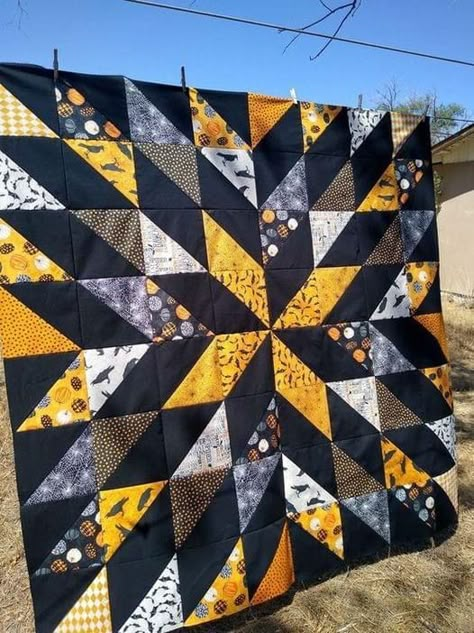 Black And Yellow Quilt Ideas, Dark Colored Quilts, Orange And Black Quilts, Dark Quilts Ideas, Dark Quilt, 2 Color Quilts, Quilt Halloween, Quilted Placemat Patterns, Half Square Triangle Quilts Pattern