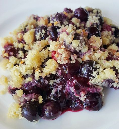 Low Carb Blueberry Cobbler, Gluten Free Blueberry Cobbler, Low Carb Blueberry, Keto And Gluten Free, Easy Blueberry Cobbler, Cobbler Topping, Keto Fruit, Fruit Cobbler, Blueberry Desserts