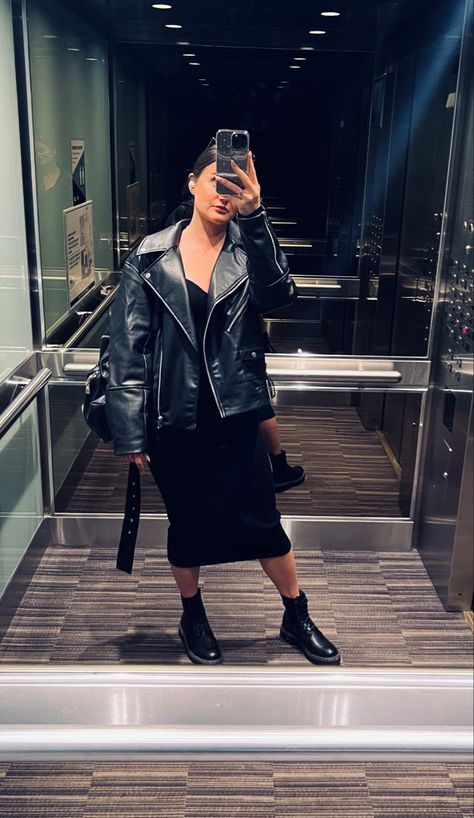 Skirt And Combat Boots Outfit, Dress Combat Boots, Dress With Combat Boots, Dress Jacket Outfit, Biker Jacket Outfit, Combat Boot Outfit, Oversized Leather Jacket, Leather Jacket Dress, Tight Black Dress