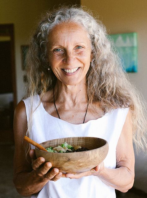 Ayurveda Yoga, Aging Beauty, Store Food, Wise Women, Going Gray, Types Of Women, Ageless Beauty, Aging Beautifully, Aging Gracefully