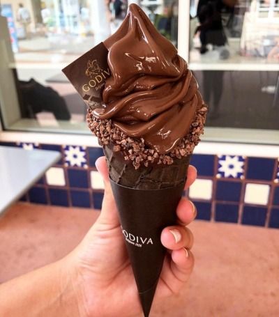 (This is my picture,so credit me,ty)💘 Dairy Foods, Chocolate Ice, Cute Desserts, Chocolate Ice Cream, Dessert Drinks, Frappe, Food Obsession, Ice Cream Cone, Cafe Food