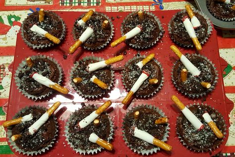 Ashtray cupcakes  white trash party Chocolate cupcakes Pretzel cigarettes Funny Appetizers For Party, Hillbilly Party Ideas, Trailer Park Themed Party Food, Trailer Trash Party Ideas, Trailer Trash Party Food, Hillbilly Party Costumes, Beetlejuice Party Food, Trash Party Ideas, Red Neck Party Ideas