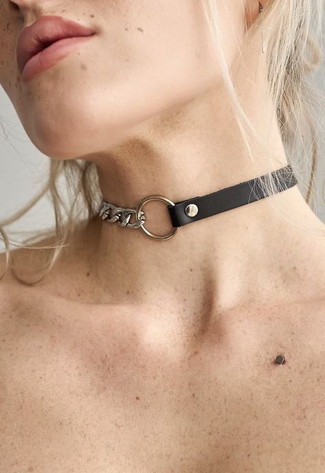 Choker With Chain and O-ring, Leather Choker, Collar With O-ring, Biker Choker, Kitty Collar With O-ring, Choker for Woman. - Etsy Collar And Leash Women, Black Choker Aesthetic, Outfit With Choker, Black Choker Outfit, Leather Choker Diy, Chokers Aesthetic, Choker Ideas, Choker Outfit, Chain Outfit