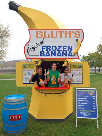 Netflix Sends 'Arrested Development' Banana Stand on the Road Banana Hammock, Scene Ideas, Banana Stand, Banana Bars, Bangers And Mash, Party Food Ideas, Rich Desserts, Arrested Development, Tv Land