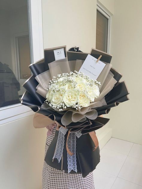 Buqet Flowers Aesthetic Roses, Birthday Flowers Bouquet For Men, Bouquet Of Flowers For Graduation, Bouquet Of Flowers For Men, Money Bouquet For Men, Flowers For Men Gift Man Bouquet, Flower Bouquet For Men, Bucket Graduation, Graduation Bouquet Ideas