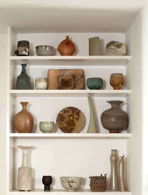 Peter Dingley M.B.E. Studio Pottery Collection to be sold by Mallams on December 5 - Ceramic Review : Ceramic Review How To Display Pottery Collection, Ceramic Collection Display, Pottery Collection Display, Ceramics Classroom, Bookshelf Ladder, Fireplace Area, Flat Kitchen, Modern Tuscan, Pottery Display