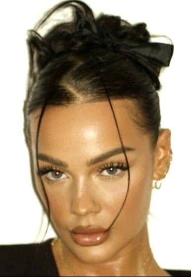 Wet Hair Look Updo, Hair Extensions With Undercut, Flip Bun Hairstyle, Intimidating Hairstyles, Wedding Hairstyles Slick, Slick Back Hair Looks, Cool Slick Back Hairstyles, Dirt Hair Hairstyles, Zigzag Slick Back