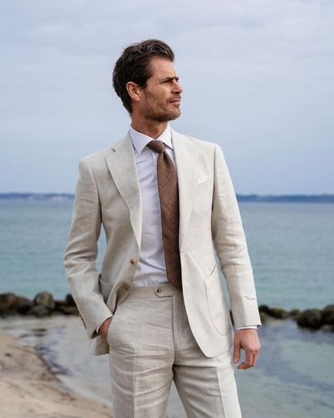 Received quickly. The size corresponds. Pretty good to the touch and look. Suit Summer Wedding, Linen Suit For Men, Suit Editorial, Summer Wedding Suit, Linen Wedding Suit, Mens Linen Suit, Beige Trouser, Teal Suit, Summer Wedding Suits