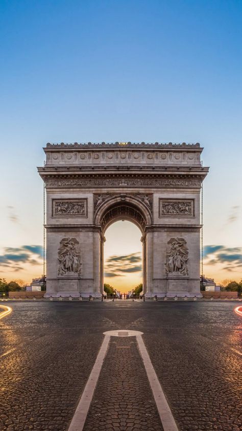 Arch Of Triumph, Paris Crafts, Paris Things To Do, Edinburgh Hotels, Triumphal Arch, Europe Train, Parisian Architecture, Galleria Vittorio Emanuele Ii, Hong Kong Hotels