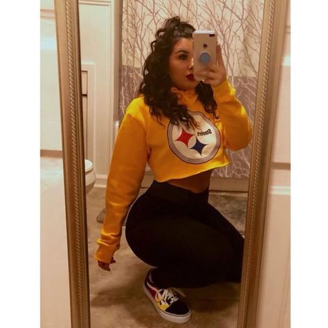 Here is the beautiful @jessicatayyloor Go give this babe of Steeler Nation a follow. #steelers #babesofsteelernation #steelersgirl… Pittsburgh Steelers Cheerleaders, Steelers Cheerleaders, Steelers Outfit, Steelers Women, Steelers Baby, Steelers Girl, Go Steelers, Pittsburgh Sports, Football Game Outfit