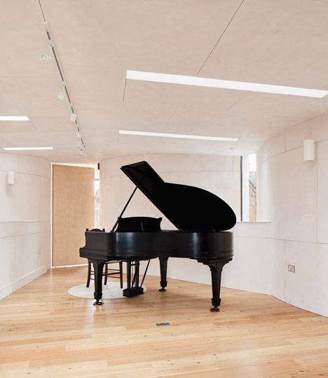 House for a pianist by David Sheppard features fluted outer walls Grand Piano Room, Piano Room, Lighting Techniques, Grand Piano, Exeter, Music Room, Devon, Architects, Architecture Design