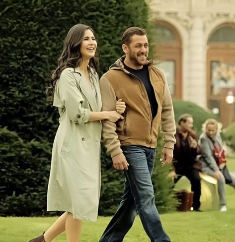 Salman Khan And Katrina Kaif, Salman Katrina, Salman Khan Photo, Katrina Kaif, Salman Khan, Photo Styling, Best Songs, Bollywood Fashion, Aesthetic Photo