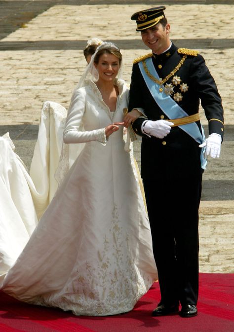 We Will Never Get Over Queen Letizia and King Felipe VI's Wedding — See All the Photos Dress Outerwear, Famous Wedding Dresses, Elizabeth Queen, Meghan Markle Wedding Dress, Royal Wedding Gowns, Princess Letizia, Bridal Clothing, Celebrity Wedding Dresses, Iconic Weddings