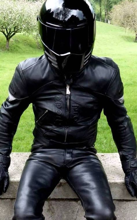 Motorcycle Suits Men, Motorcycle Leathers Suit, Bike Suit, Motorcycle Guy, Leather Fashion Men, Hot Biker Guys, Bike Leathers, Motorbike Leathers, Mens Leather Clothing