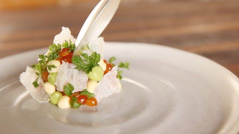 Salmon Tartare Tartare Recipe, Dishes For Dinner, Salmon Tartare, White Fish, Pureed Food Recipes, Fresh Seafood, French Food, Dinner Dishes, Culinary Arts