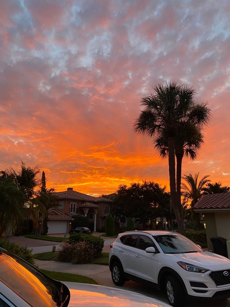 #sunset #view #sunsetphotography #cars #prettysky #sky #orange #florida #floridaliving Florida Pictures, Florida Sunset, Pretty Views, Florida Life, Florida Living, Morning View, Sunset View, Beautiful Houses, Pretty Sky