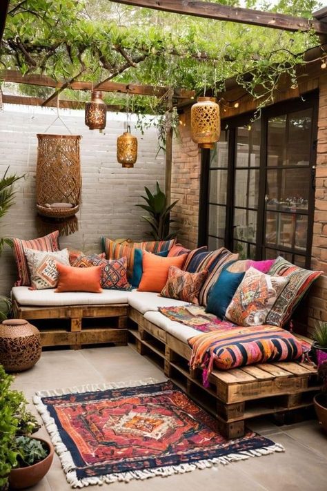 Eclectic Patio Ideas, Outdoor Boho Patio, Boho Porch Decor Outdoor, Colorful Patio Ideas, Boho Chic Patio, Boho Outdoor Patio, Eclectic Patio, Boho Garden Ideas, Boho Outdoor Space