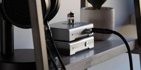 Should You Get a Tube Amp For Your Headphones? Best Desktop Tube Amps Turntable Setup, Computer Build, Desktop Setup, Headphone Amp, Cool Desktop, Headphone Amplifiers, Wired Headphones, Vacuum Tube, Audiophile