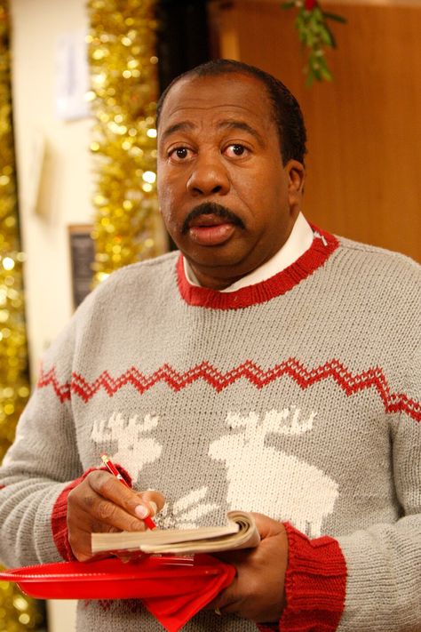 Michael Scott Christmas, Stanley Hudson, Celebrity Christmas, Christmas Pfps, Merry Crisis, Best Of The Office, The Office Christmas, Office Funny, Threat Level Midnight