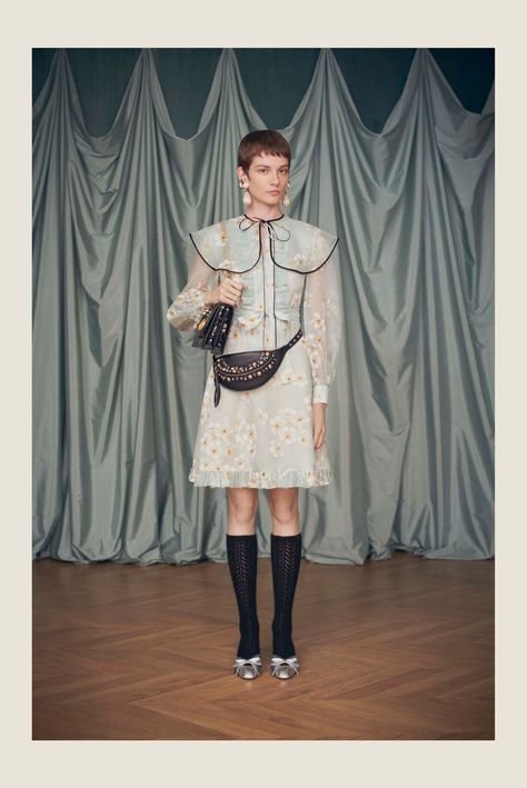 Valentino Resort 2025 Collection Valentino Fashion Show, Valentino Resort, Resort 2025, Valentino Collection, Eccentric Style, Valentino Fashion, Nice Clothes, Alessandro Michele, Resort Collection