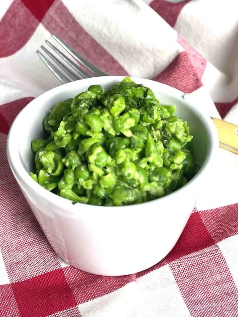 Minted Mushy Peas Minted Mushy Peas, Minty Peas, Green Peas Recipe, Green Peas Recipes, Boiled Ham, Oatmeal Chocolate Chip Cookie Recipe, Bacon Fried Cabbage, Recipes Vegetables, British Recipes