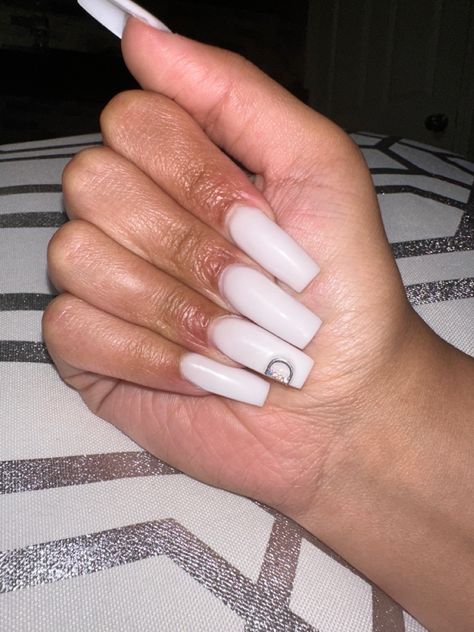 Nails D Nails Letter, Letter D On Nails, Nails With A D Initial, Nails With Initials D, Initial D Nails, White Nails With Letter, Nails With The Letter D, Letter Nails Initials, Nail Designs With Initials Letters