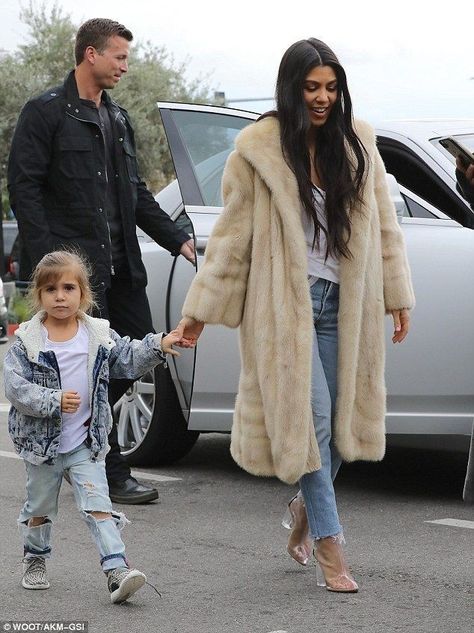 Kardashian Winter Style, Fur Coat Outfits, Fur Coat Outfit, Kourtney Kardashian Style, Kardashian Kids, Coat Outfit, Kardashian Style, Riding Outfit, Coat Outfits