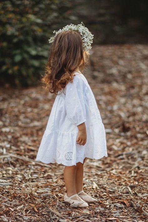 Anne Of Avonlea, Boho Flower Girl, Estilo Hippy, Party Frocks, White Embroidered Dress, Wedding Flower Girl, Flower Girl Dress, Girl Dress, Embroidered Dress