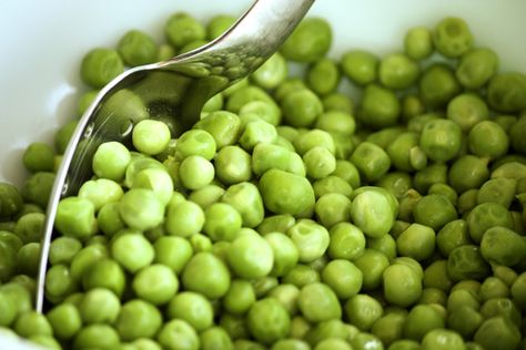 Perfectly Simple Fresh Buttered Peas Fresh English Peas Recipe, Butter Peas Recipe, English Peas Recipe, Fresh Pea Recipes, Buttered Peas, Veggie Side Dish Recipes, Fresh Peas, Peas Recipe, English Peas