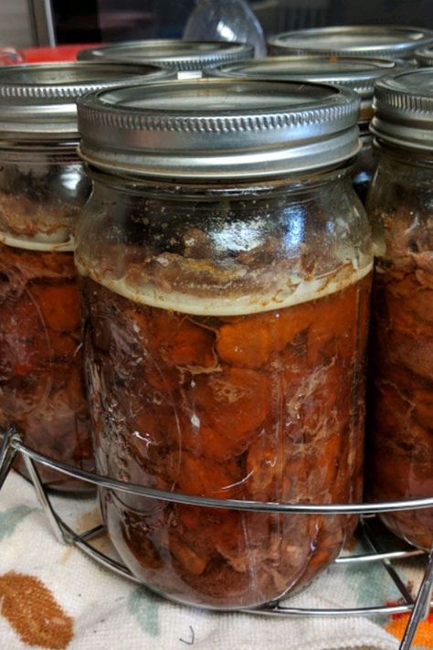 This easy canned venison is a quick and easy venison recipe! Use lean venison, onion, and green bell pepper to make this canned venison recipe to use in soups, on sandwiches, or with rice or potatoes for lunch and dinner. Canned Deer Meat, Easy Venison Recipes, Canning Venison, Canned Venison, Canning Meat, Canned Meats, Deer Meat Recipes, Bourbon Chicken, Deer Meat