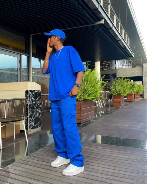 Blue Monochromatic Outfit Summer, Blue Cargo Pants Outfit, Streetwear Outfit Men, Blue Outfit Men, Cargo Pants Outfit Men, Royal Blue Outfits, Royal Blue Pants, Tracksuits For Men, Street Style Outfits Casual